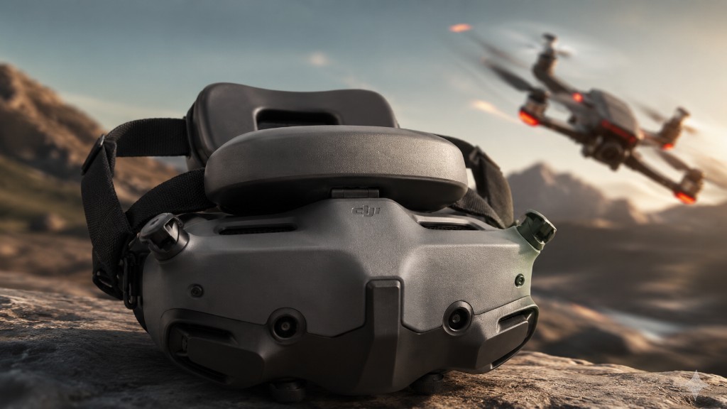 DJI Goggles 3 FPV-Brille mit Drohne im Flug